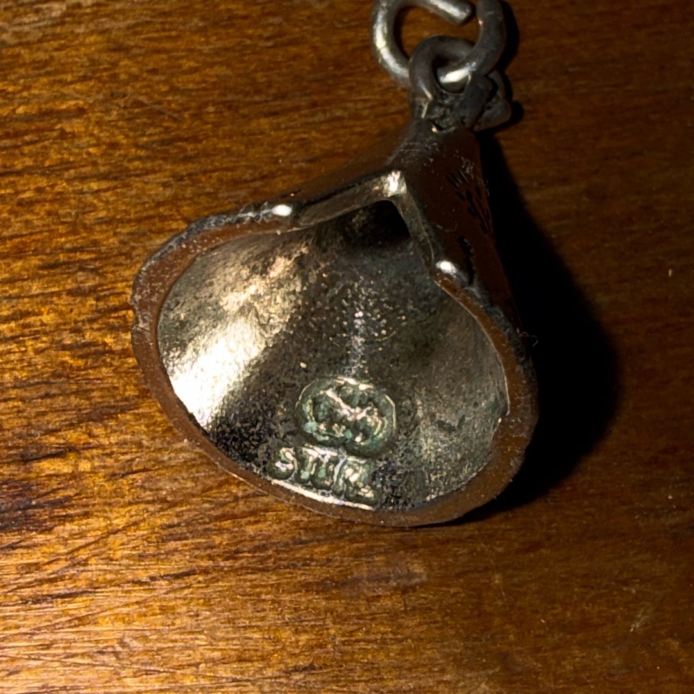 Vintage Sterling silver Teepee charm - Picture 3 of 3